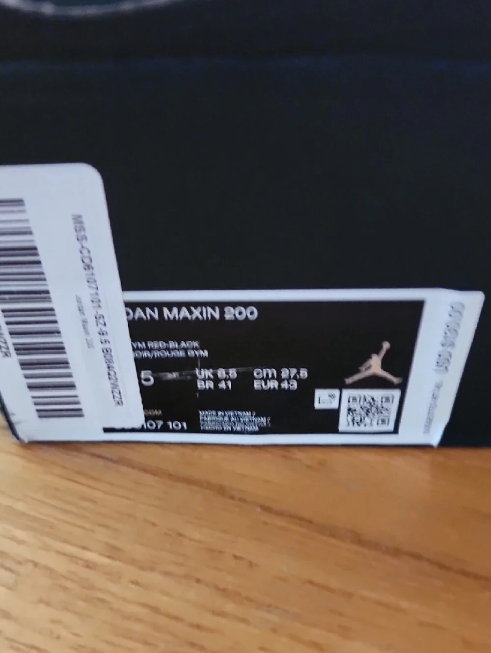 Jordan Maxin 200 Men’s White Black Red Basketball Sneakers